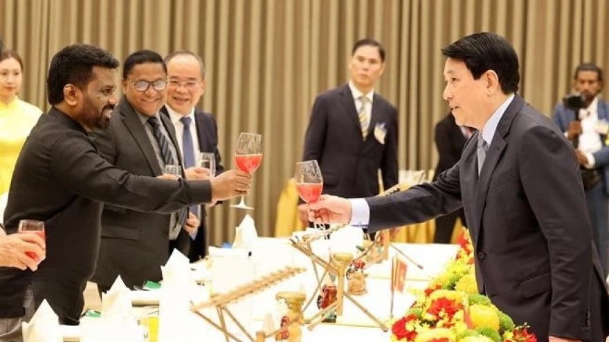 State leader hosts banquet for visiting Sri Lankan President